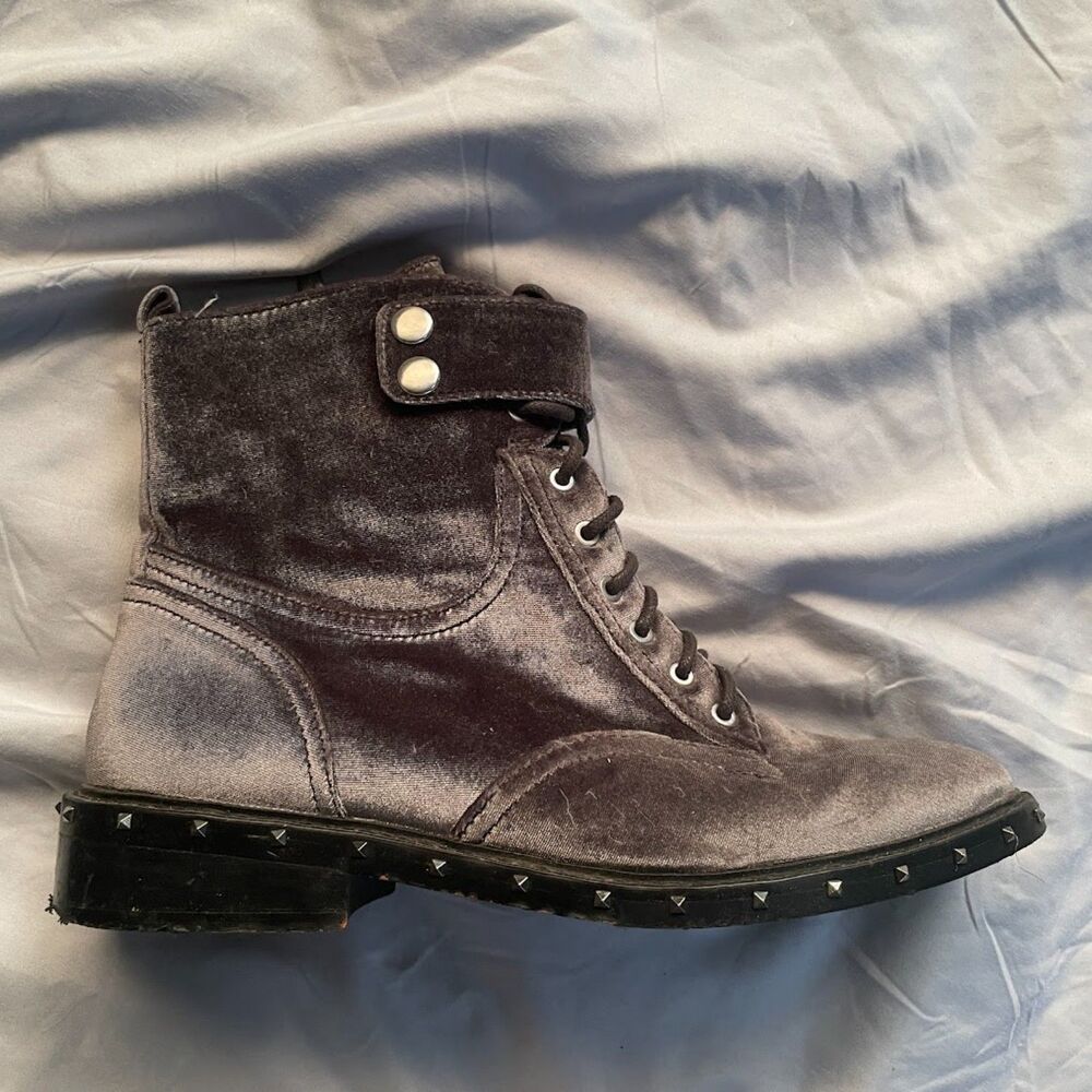 VINCE CAMUTO TALORINI Grey Velvet Studded Lace Up BOOTS 10